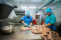  На работу в Польше нужны упаковщики колбасных изделий - <ro>Изображение</ro><ru>Изображение</ru> #1, <ru>Объявление</ru> #1468421