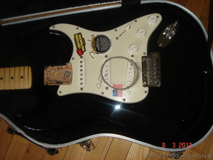 Fender Stratocaster 2005 нулячая (годится в подарок)