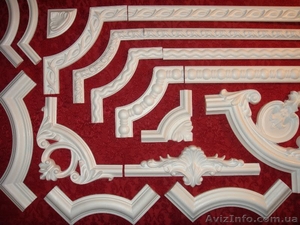 Молдинги - элементы декора для зонирования потолков и стен