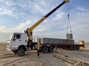 Аренда крана манипулятора Киев – кран-манипулятор услуги - перевозка бытовки. 